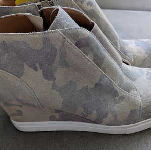 Linea Paolo Felicia Suede Camo Wedge